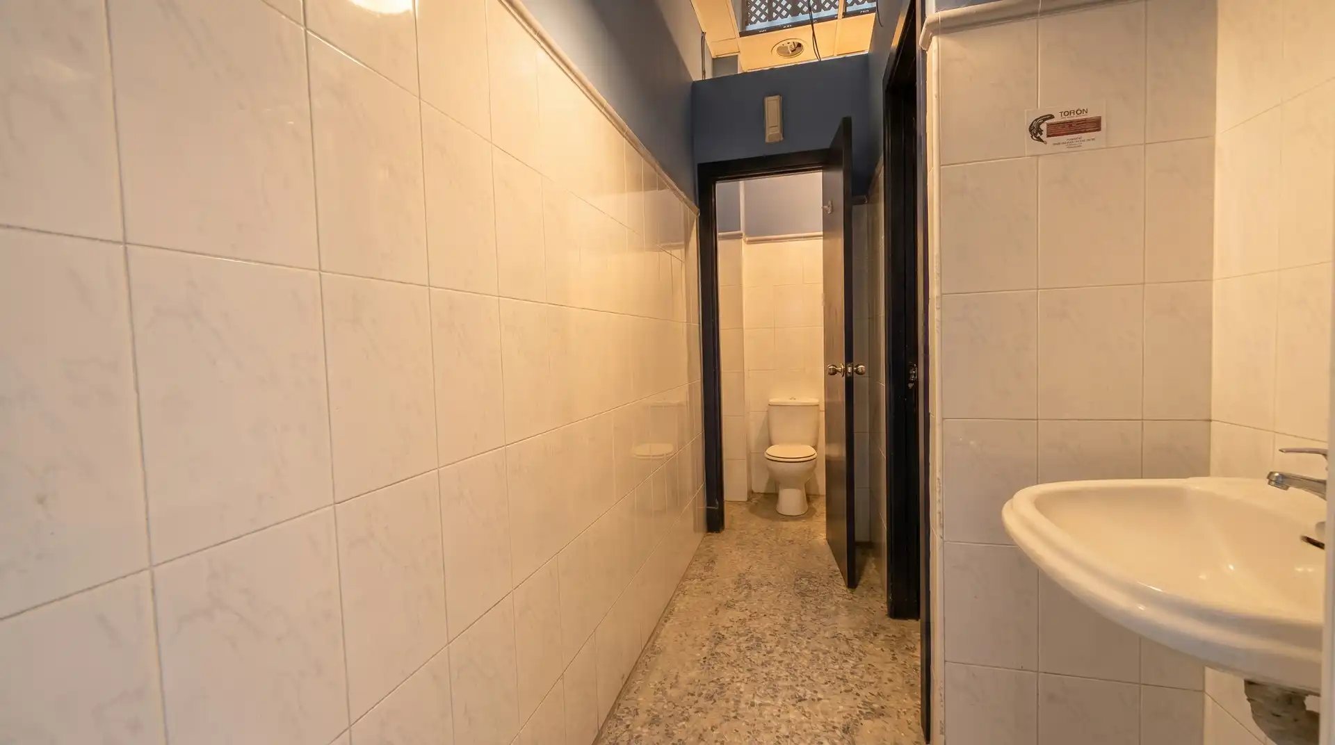 Bathroom of Commercial properties for rent in Las Palmas de Gran Canaria