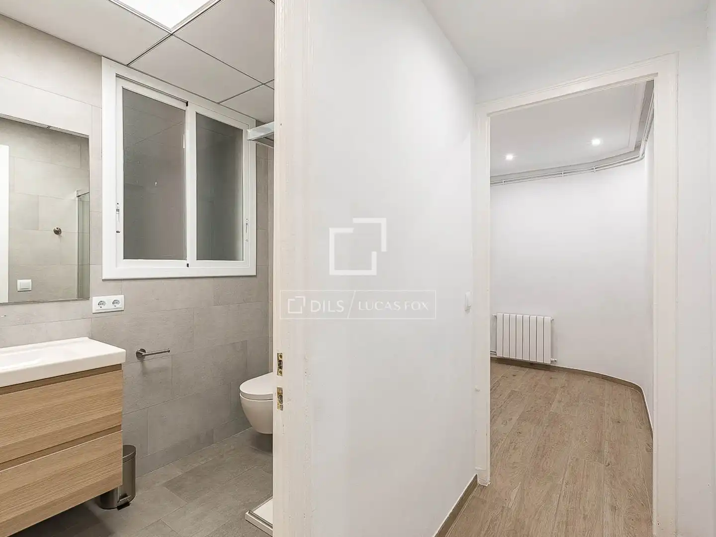 Flat for sale in Barcelona  with Air Conditioner, Heating and Furnished