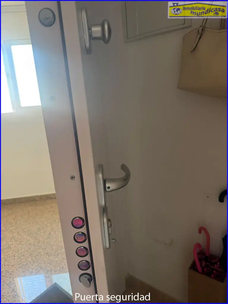 Wohnung zum Verkauf in Santomera mit Klimaanlage, Abstellraum und Möbliert