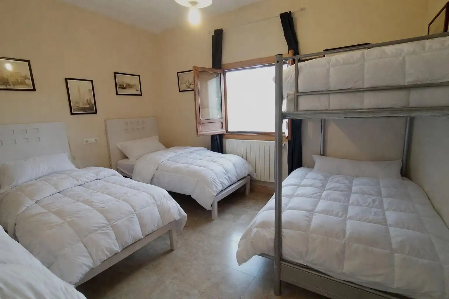 Dormitori de Finca rústica en venda en Relleu amb Aire condicionat, Jardí privat i Terrassa