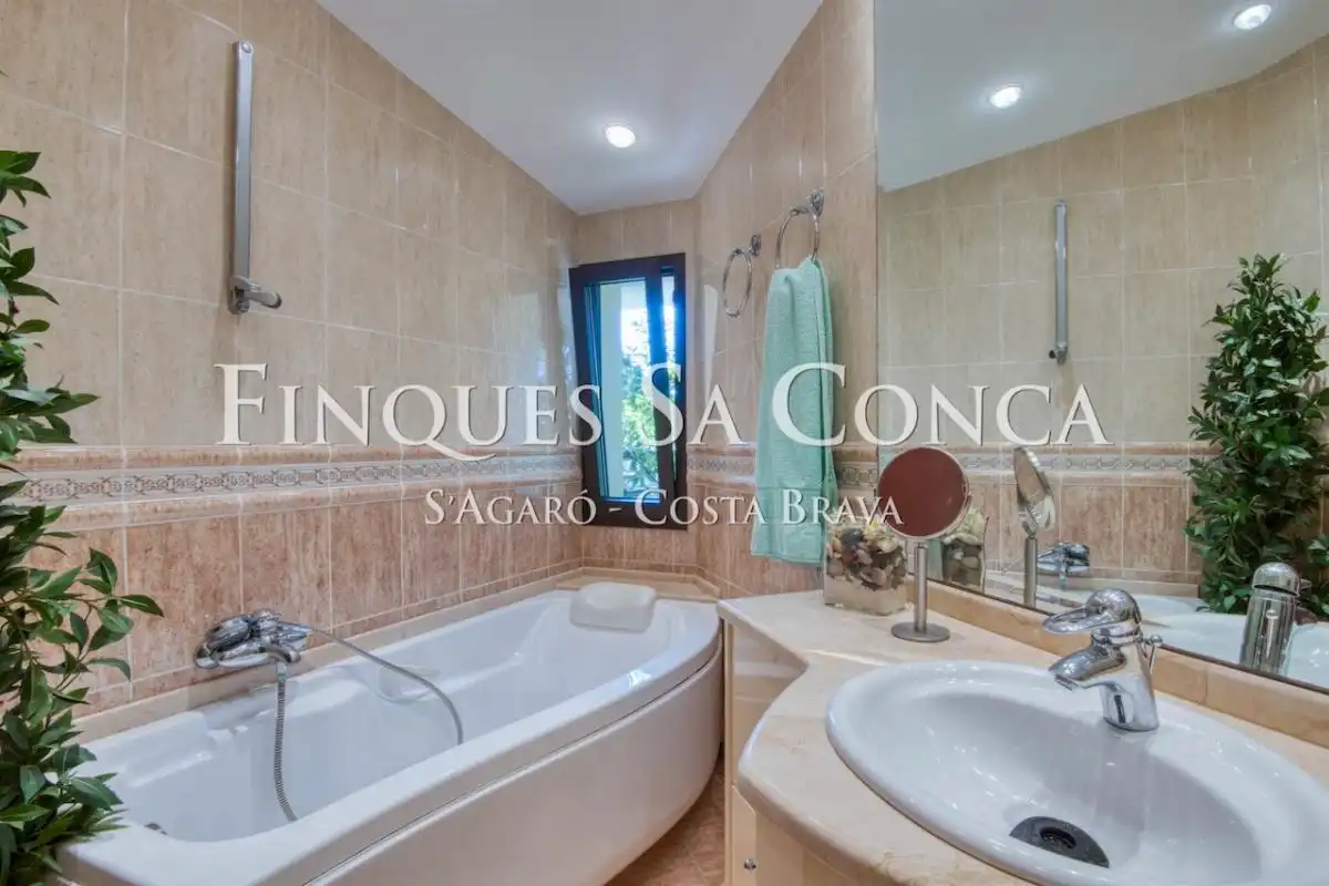 Baño de Casa o chalet en venta en Castell d'Aro, Platja d'Aro i s'Agaró con Aire acondicionado, Calefacción y Piscina