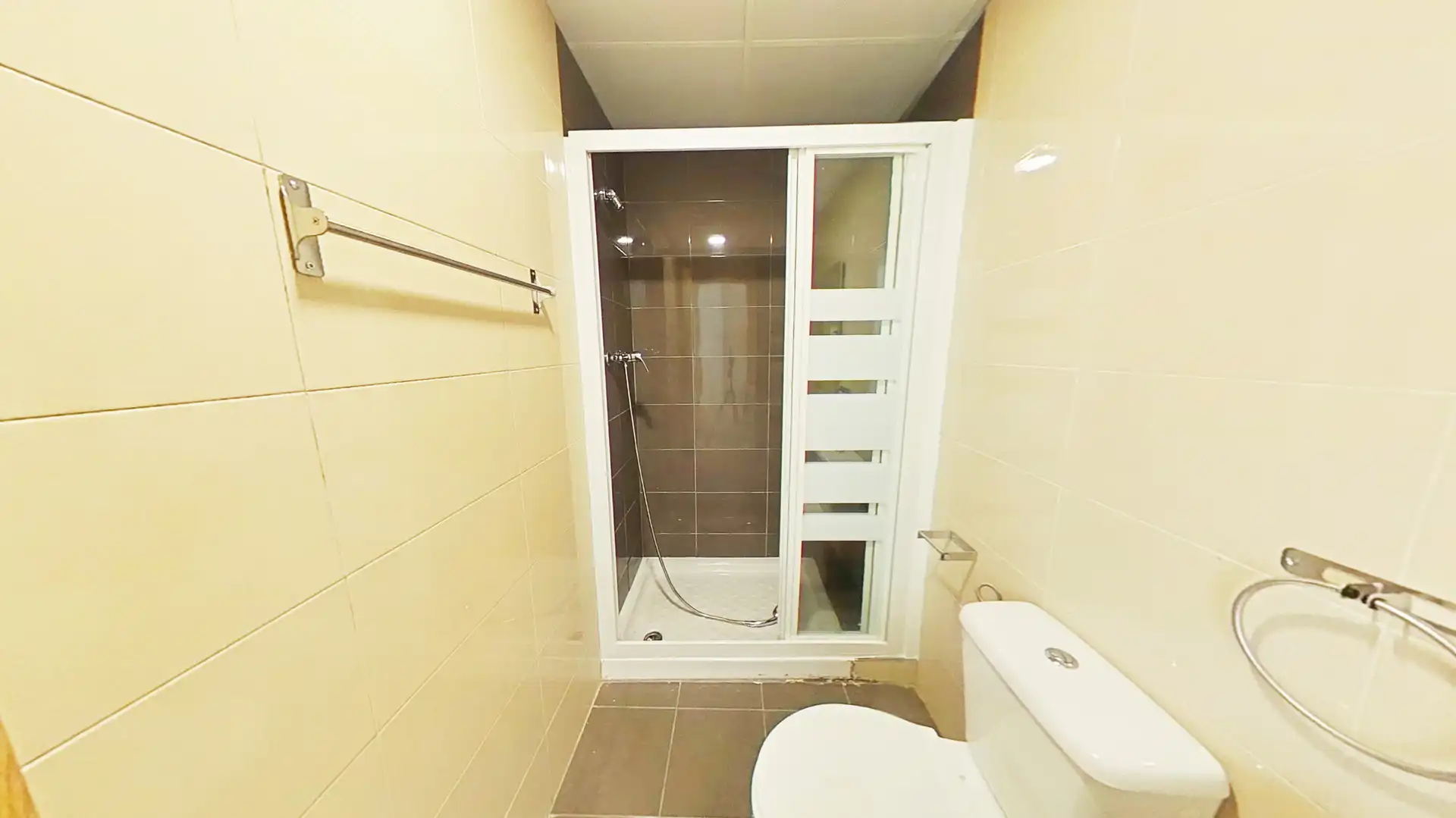 Badezimmer von Dachboden zum Verkauf in Aranjuez mit Abstellraum