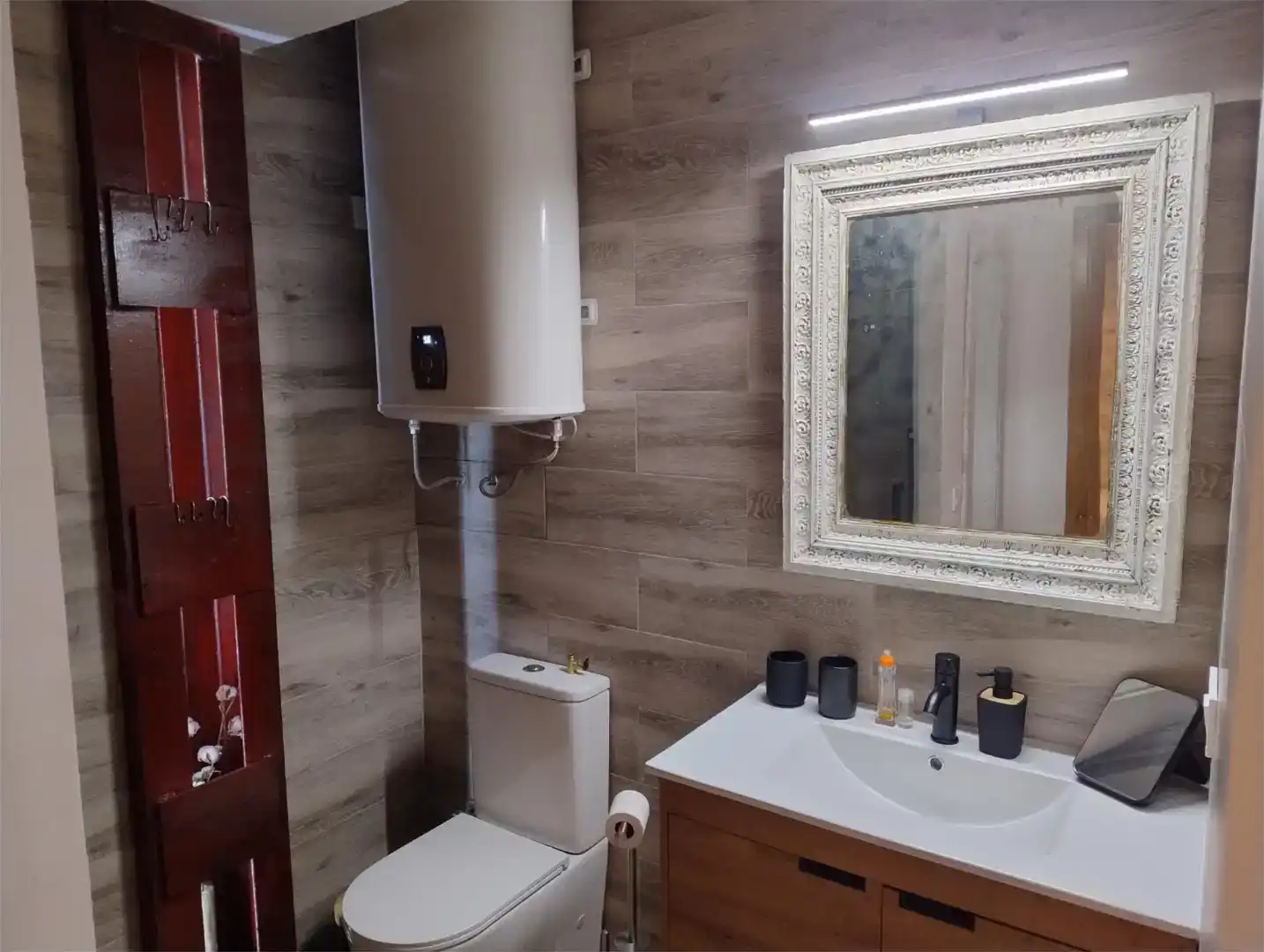 Bany de Apartament de lloguer en Sevilla amb Aire condicionat, Moblat i Microones