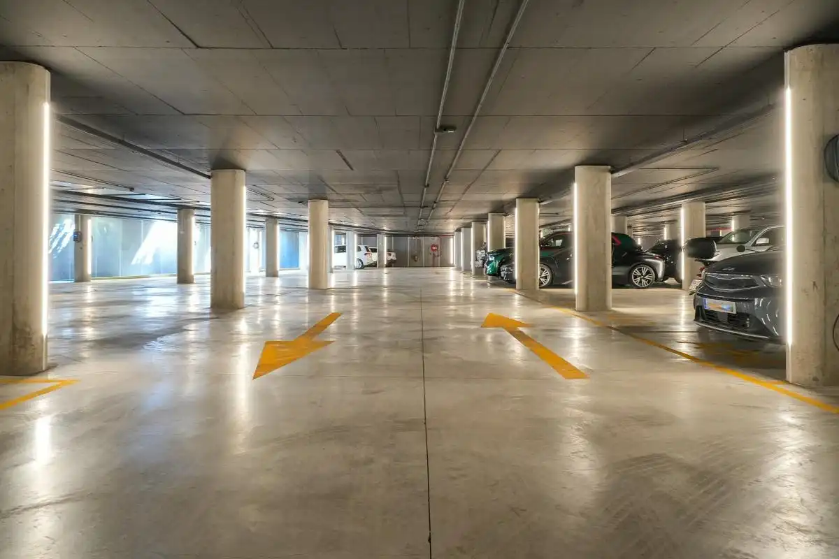Parking de Piso en venta en Madrid con Aire acondicionado, Calefacción y Jardín privado
