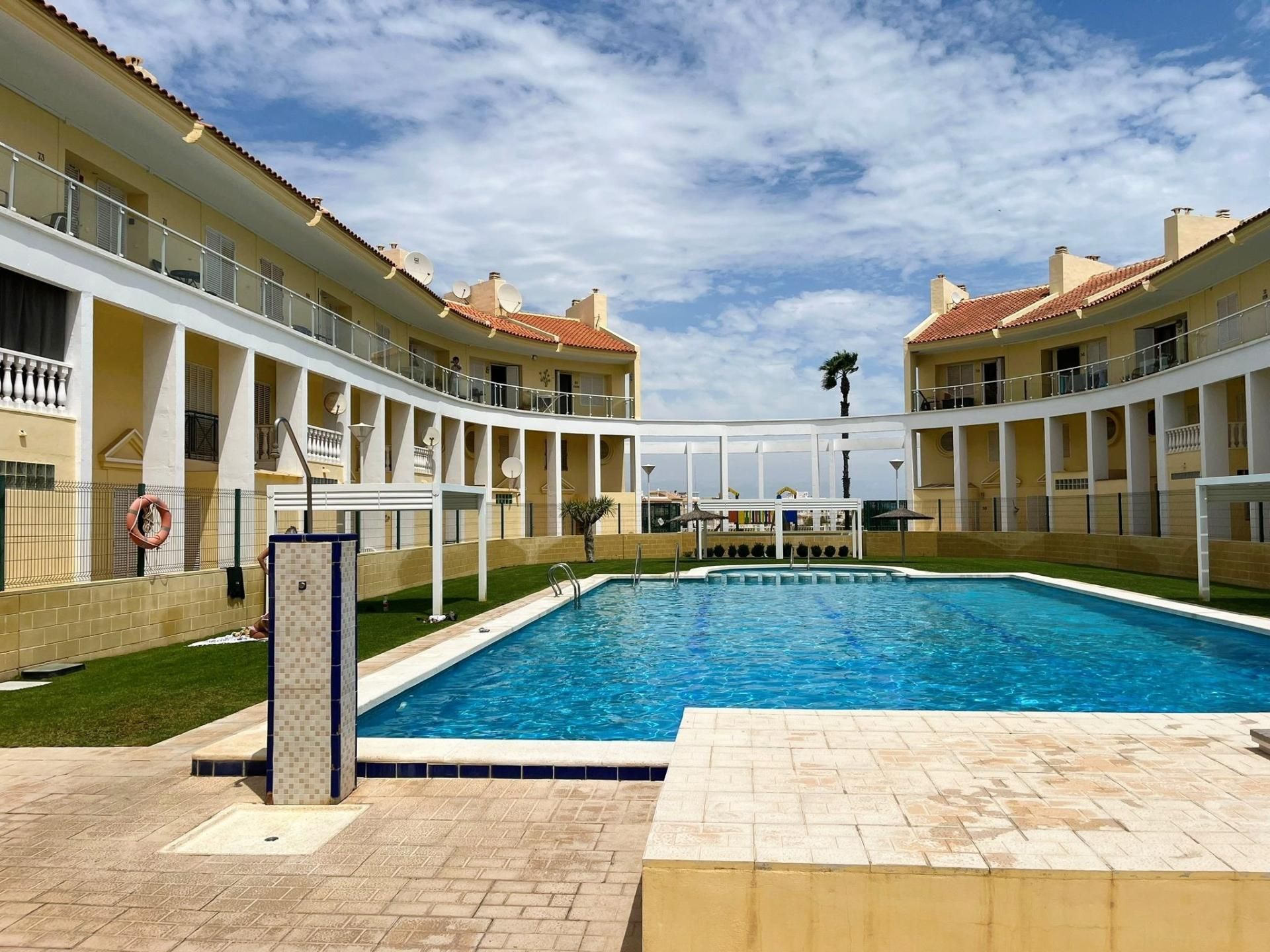 Piscina de Apartamento en venta en Torrevieja con Terraza, Balcón y Piscina comunitaria