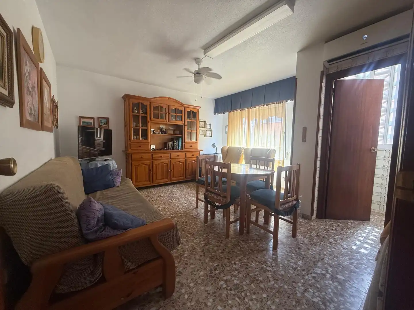 Wohnzimmer von Wohnung zum Verkauf in Torrevieja mit Klimaanlage, Heizung und Möbliert