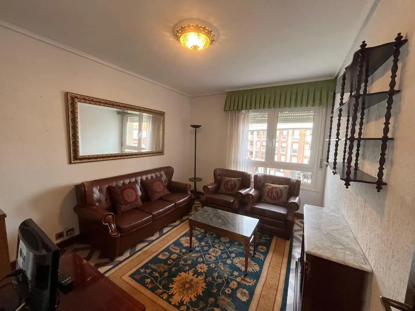 Sala de estar de Piso en venta en Colindres con Calefacción, Terraza y Amueblado