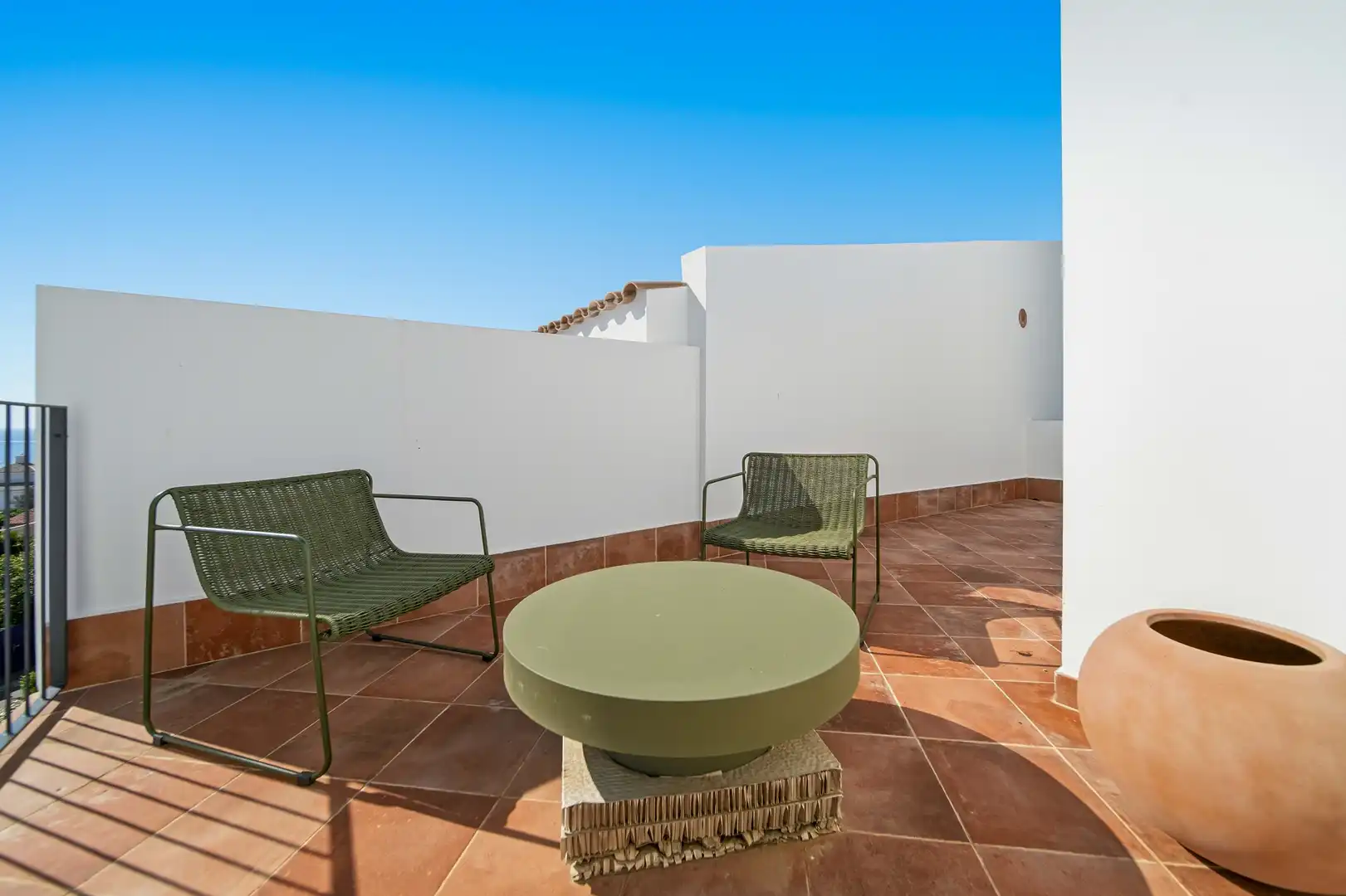 Terrasse von Einfamilien-Reihenhaus zum Verkauf in Cadaqués mit Privatgarten, Terrasse und Schwimmbad