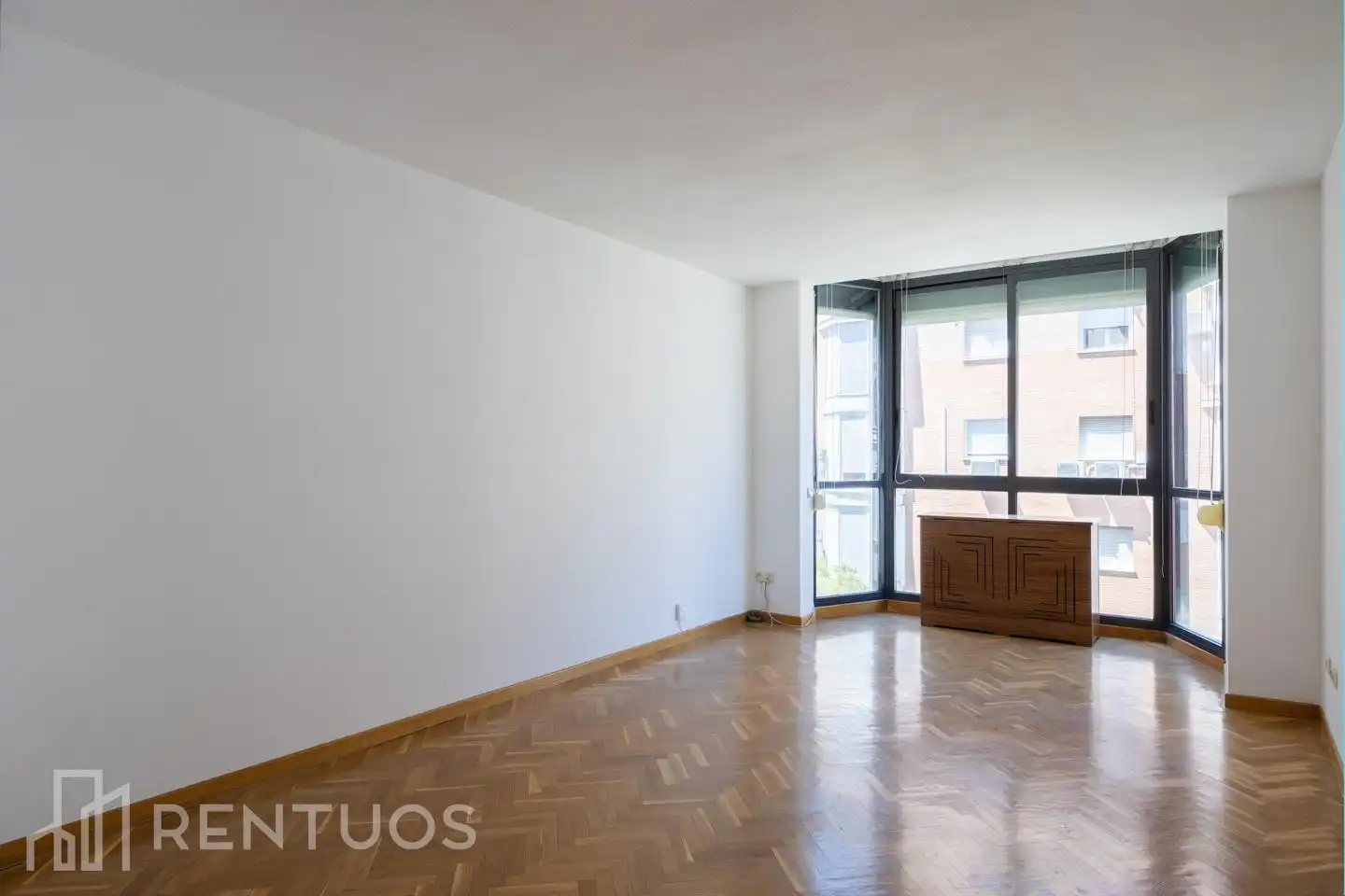 Living room of Flat for rent in Madrid  with Air Conditioner, Heating and Parquet flooring