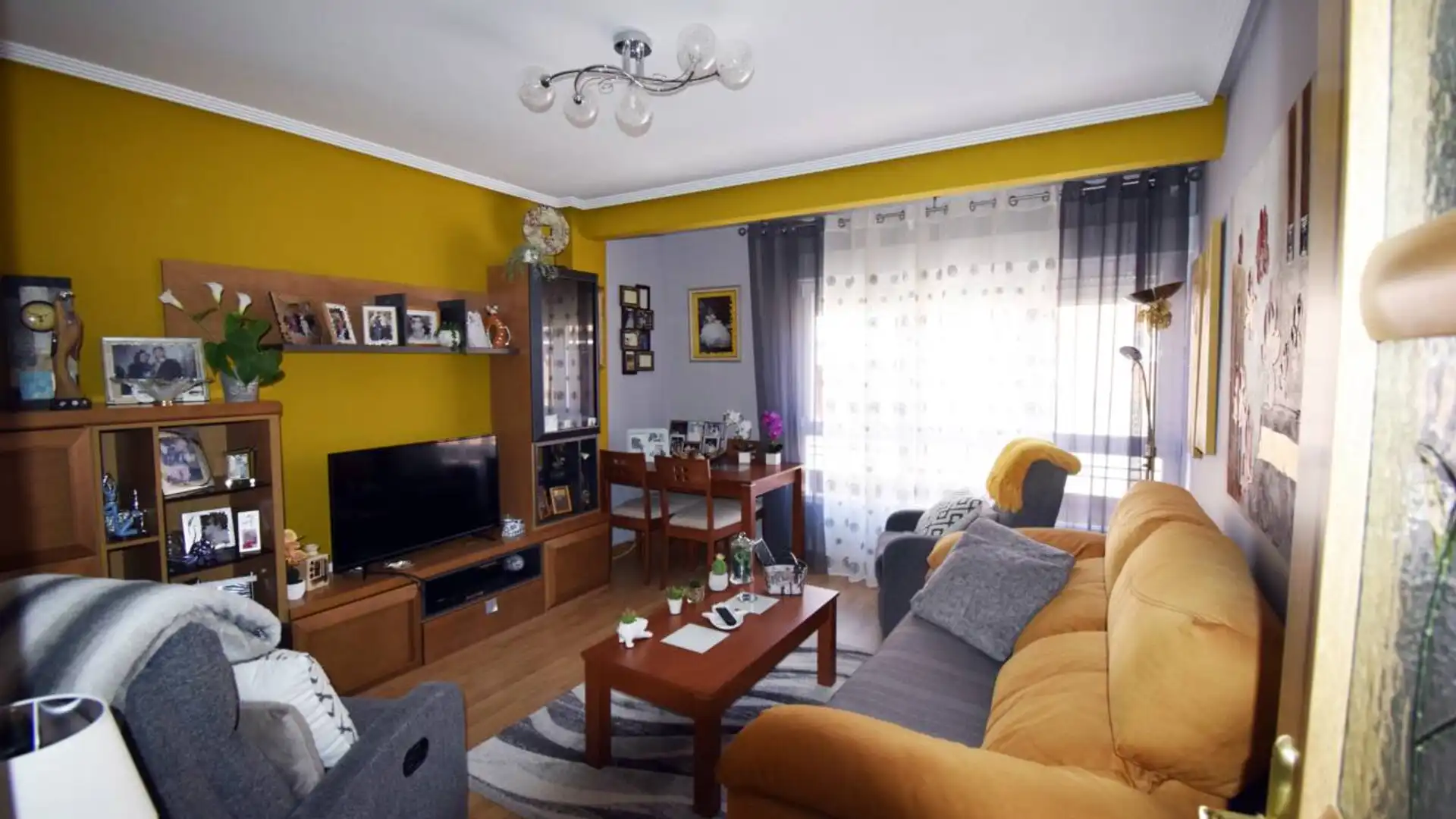 Living room of Flat for sale in León Capital   with Heating and Parquet flooring