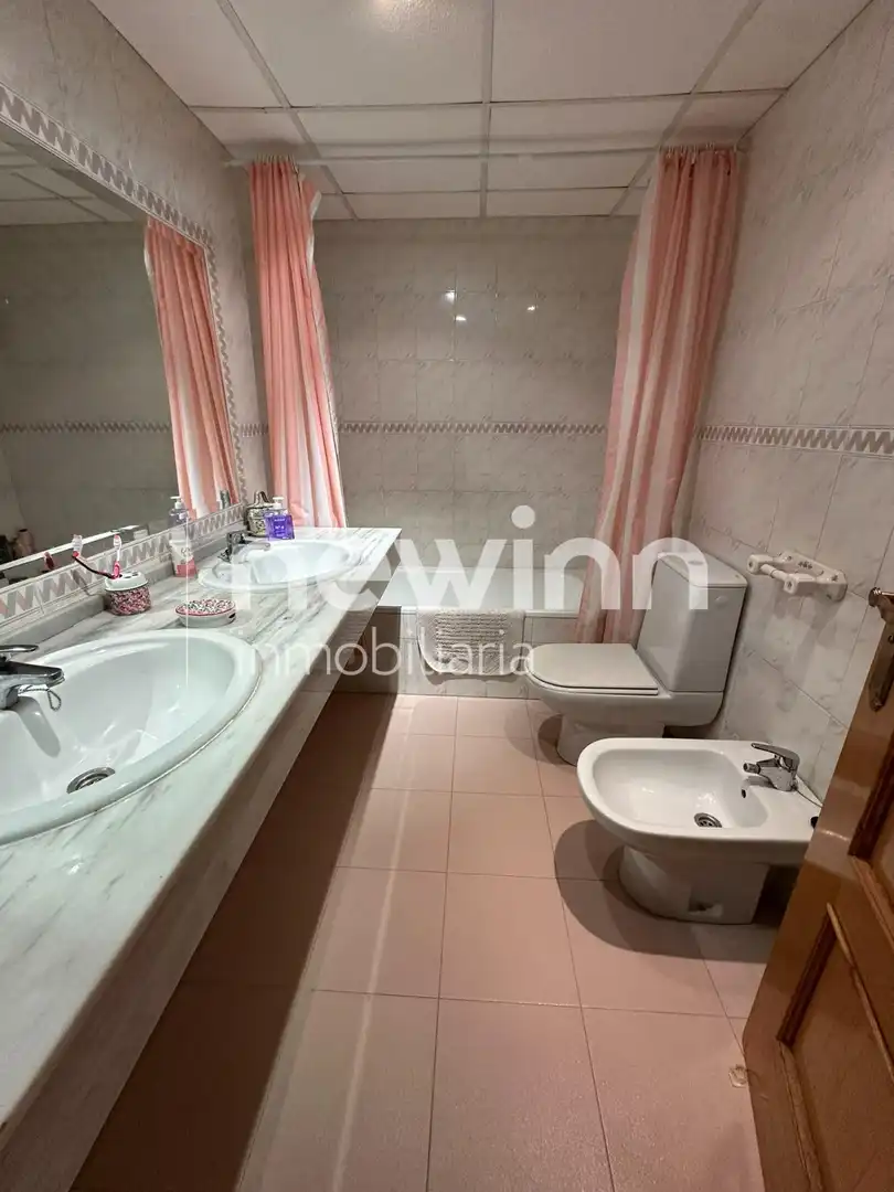 Badezimmer von Wohnung zum Verkauf in Marbella mit Klimaanlage, Heizung und Privatgarten