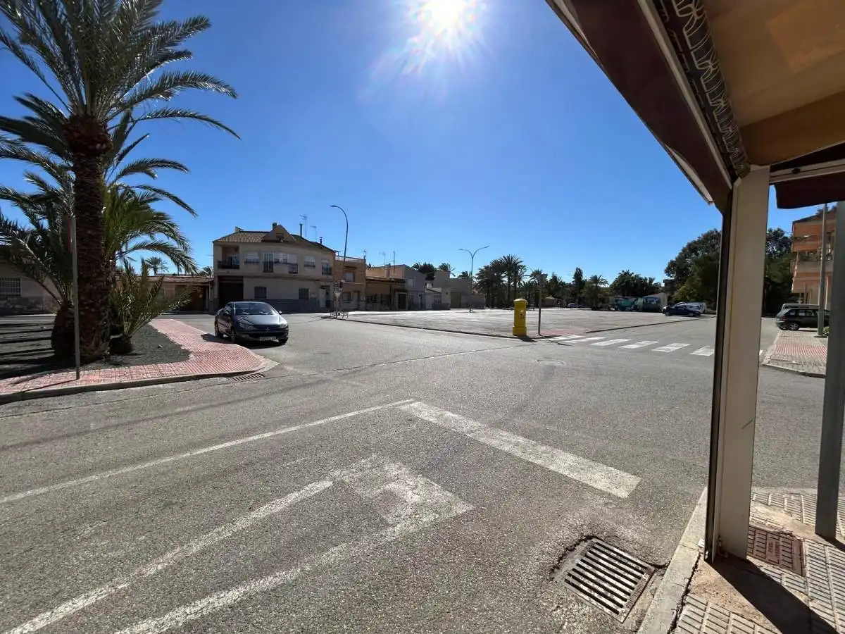 Vista exterior de Local en venda en San Isidro amb Calefacció i Terrassa