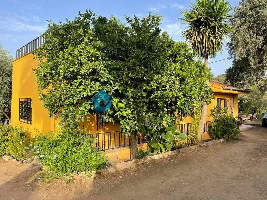 Vista exterior de Casa o xalet en venda en Oliva de la Frontera amb Moblat
