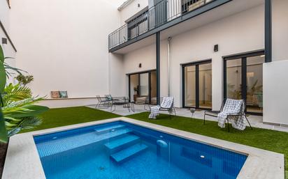 Piscina de Casa adosada en venda en Terrassa amb Aire condicionat i Piscina