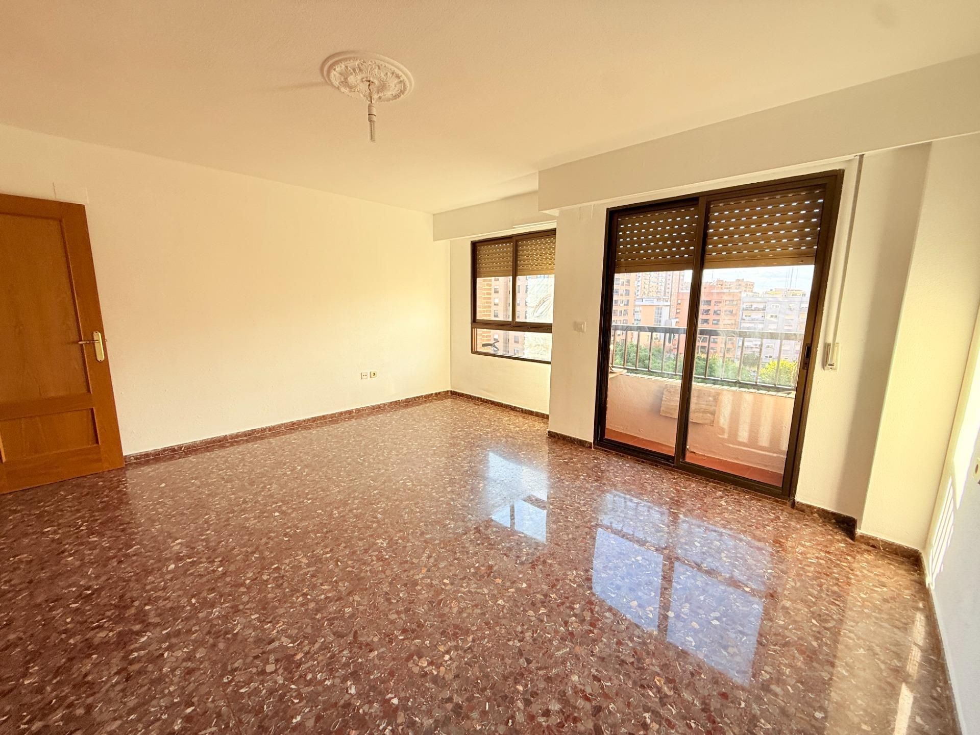 Bedroom of Flat to rent in  Valencia Capital  with Air Conditioner, Heating and Balcony