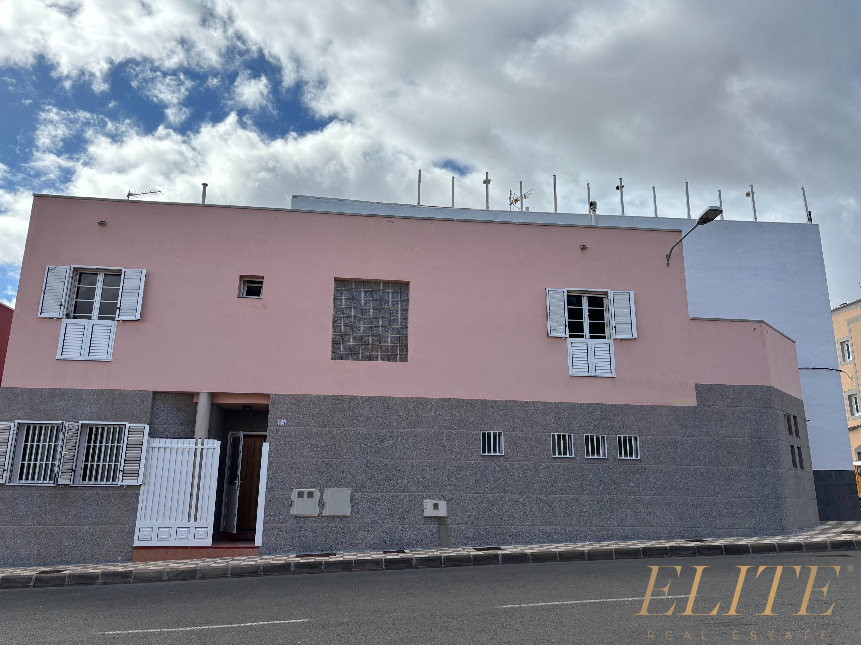 Exterior view of Single-family semi-detached for sale in San Bartolomé de Tirajana