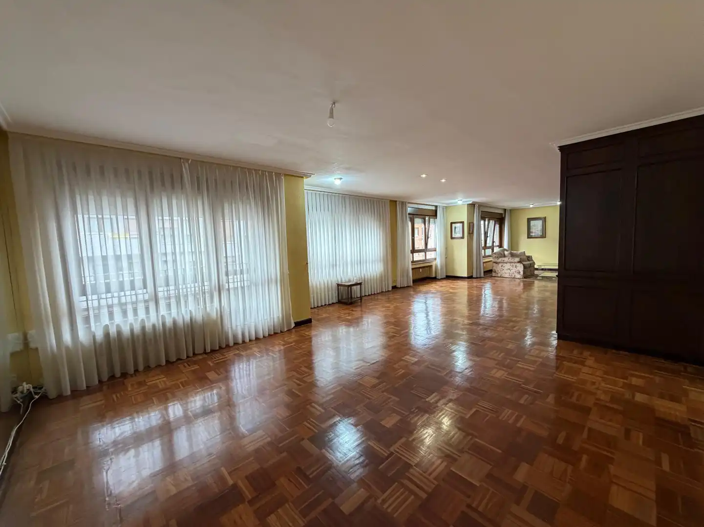 Sala de estar de Piso en venta en Avilés con Calefacción, Parquet y Terraza