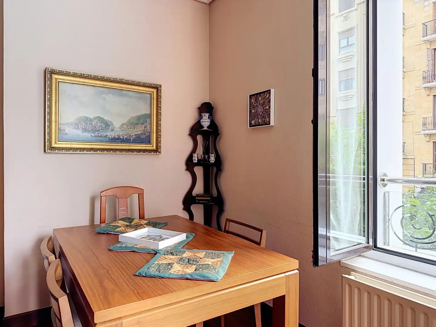 Comedor de Piso en venta en Donostia - San Sebastián  con Calefacción y Balcón