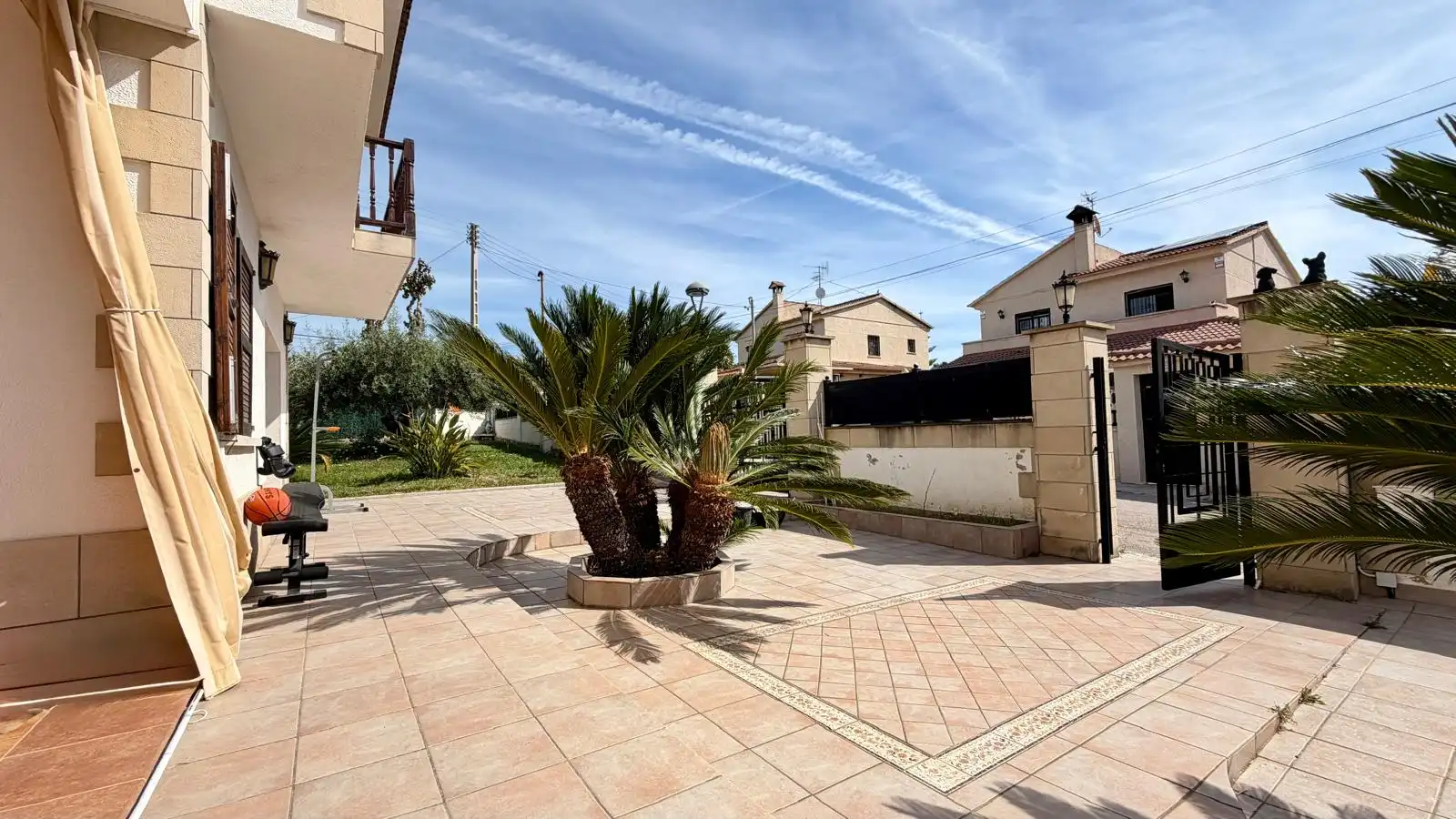 Vista exterior de Casa o chalet en venta en Cunit con Amueblado y Horno