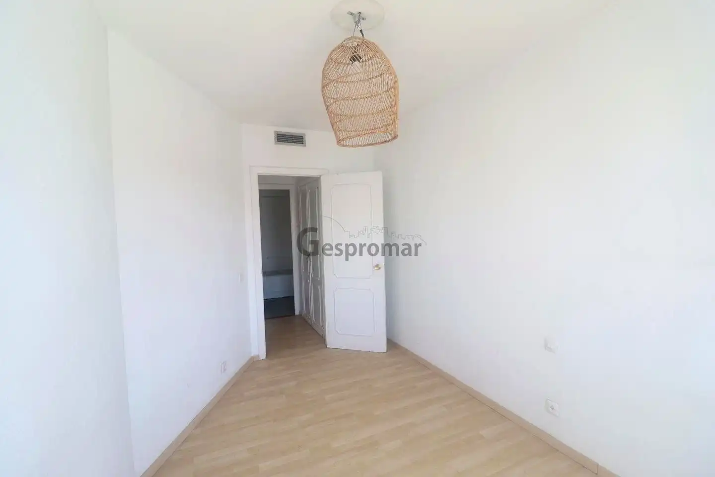 Dormitori de Apartament en venda en Madrid amb Aire condicionat, Calefacció i Terrassa