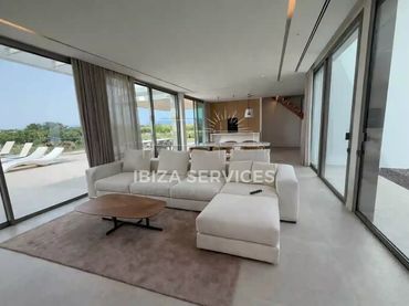 Detached house with pool to rent in Cap Martinet