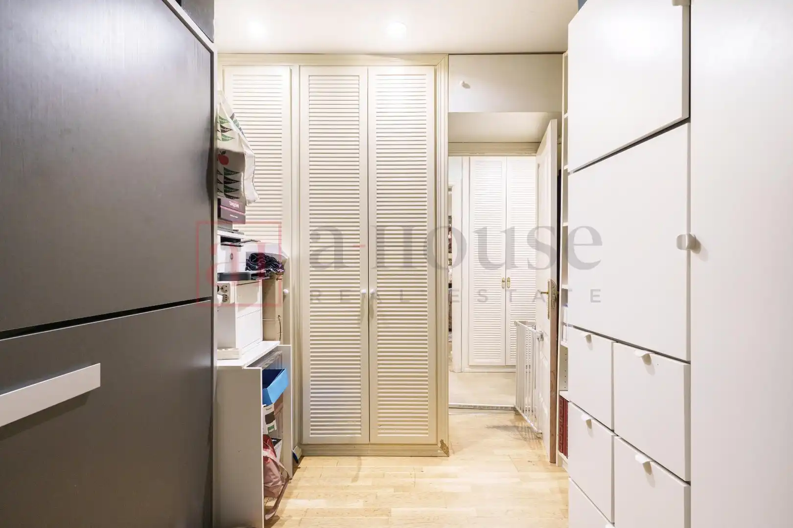 Habitación de Local en venta en Madrid con Aire acondicionado y Amueblado