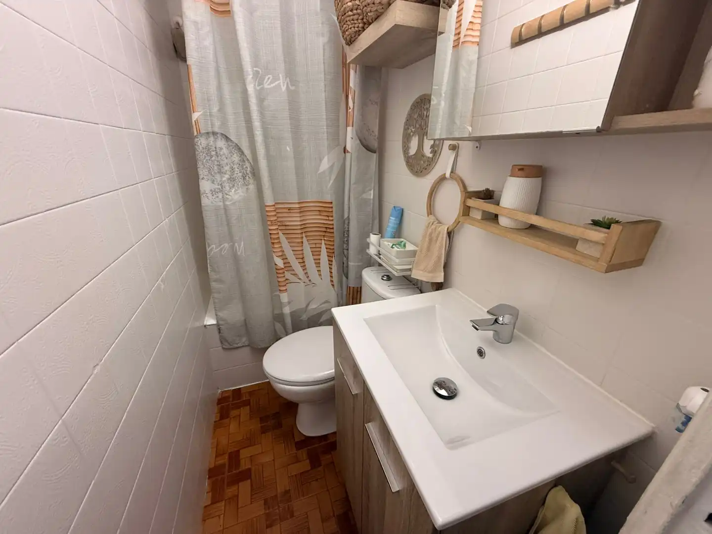 Badezimmer von Wohnung zum Verkauf in L'Hospitalet de Llobregat mit Klimaanlage, Parkett und Balkon
