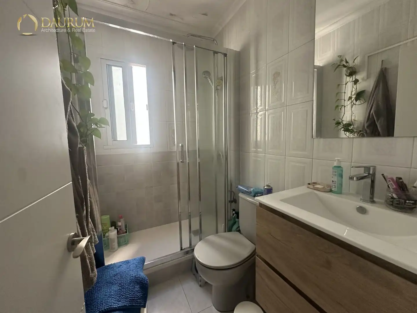 Bathroom of Flat for sale in Sevilla  with Air Conditioner and Furnished