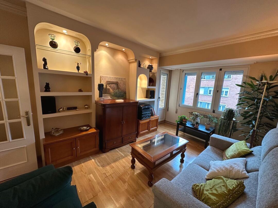 Sala d'estar de Pis en venda en Vitoria - Gasteiz amb Calefacció, Terrassa i Traster