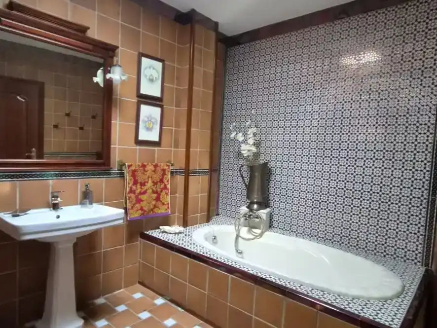 Bany de Casa adosada en venda en Albolote amb Balcó