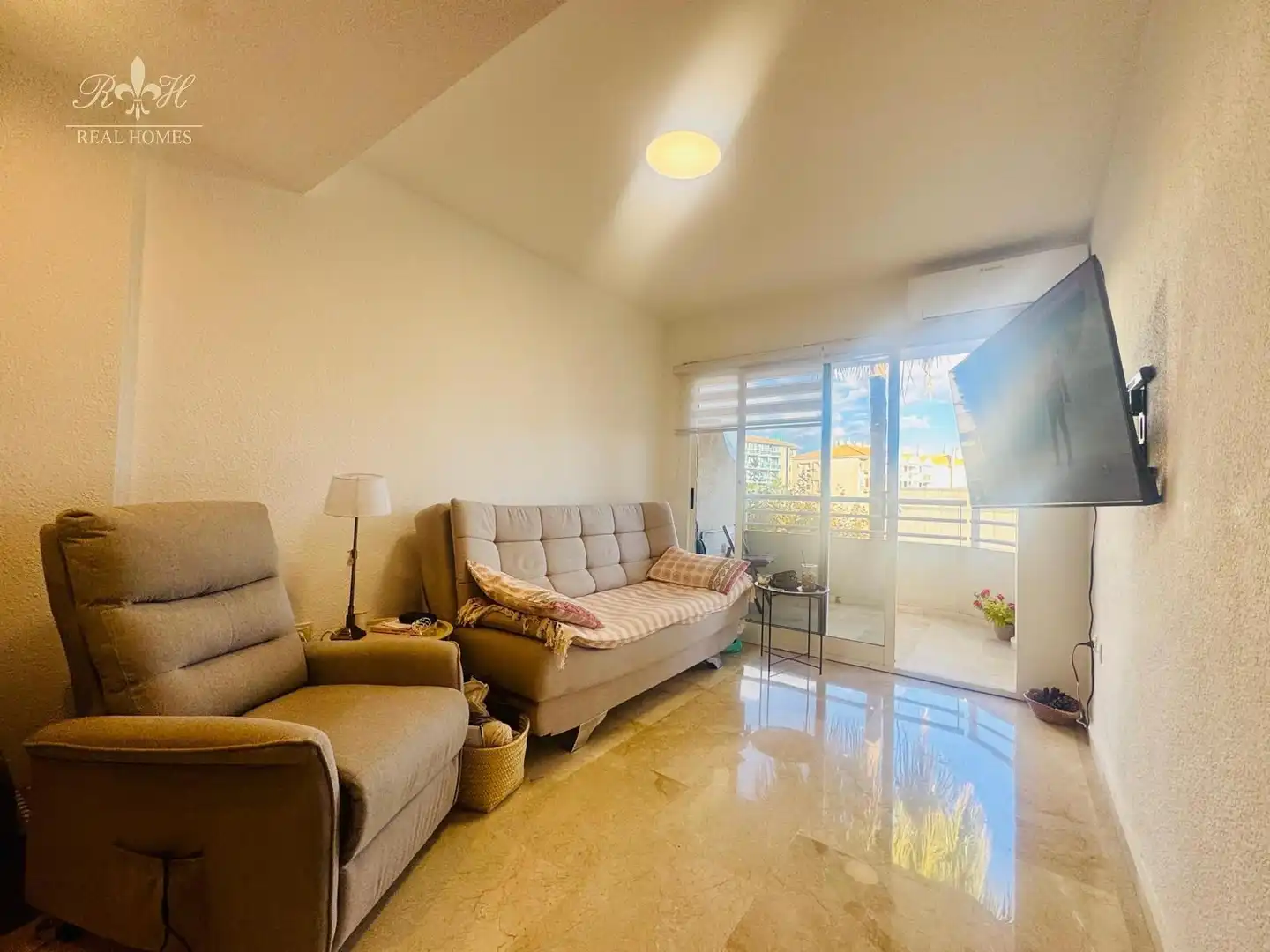 Sala de estar de Piso de alquiler en L'Alfàs del Pi con Aire acondicionado, Terraza y Piscina