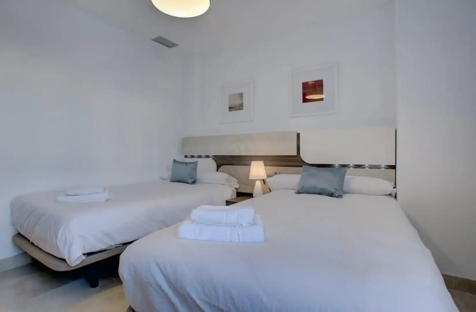 Habitación de Apartamento en venta en Marbella con Aire acondicionado, Piscina y Amueblado
