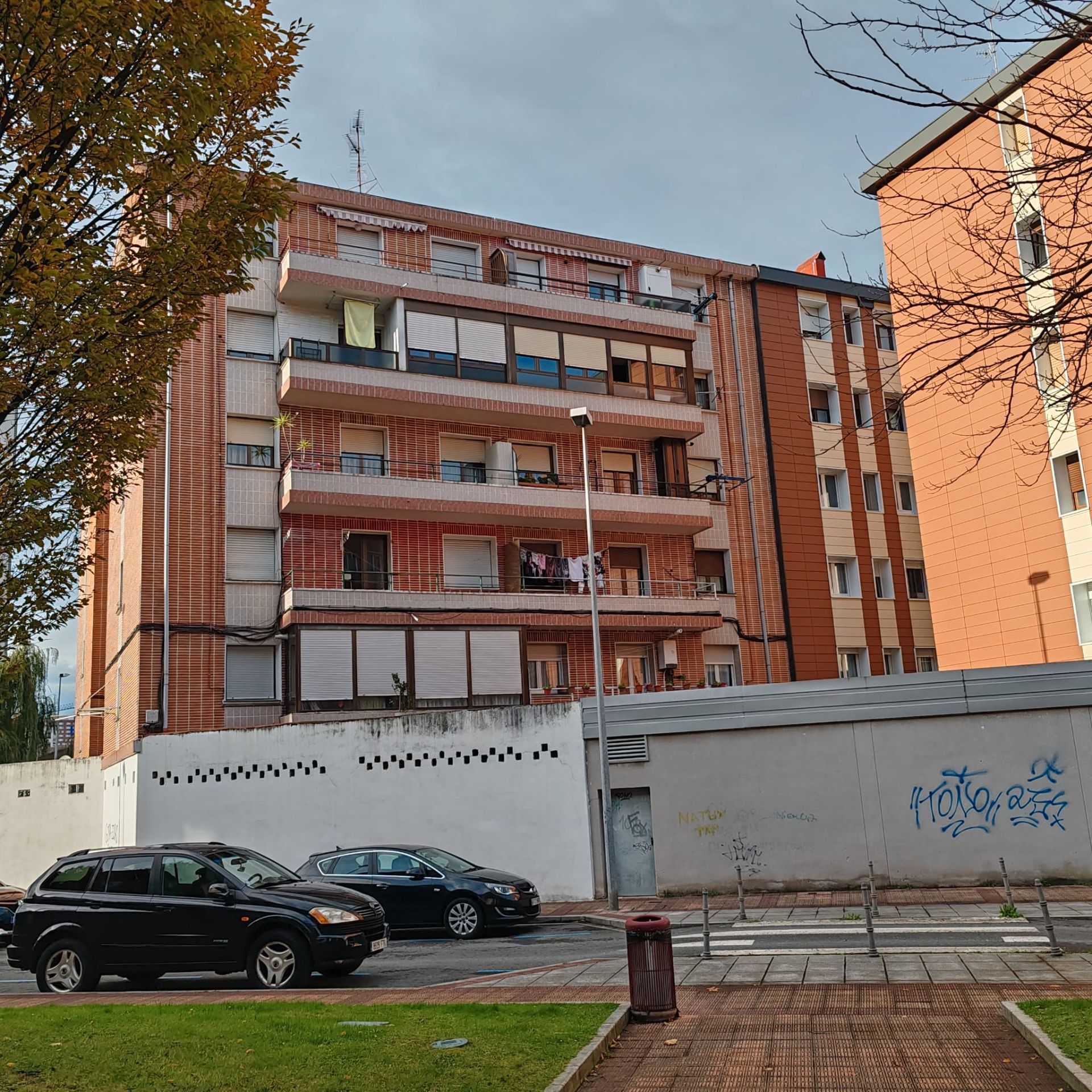 Exterior view of Flat for sale in Barakaldo   with Furnished, Oven and Washing machine