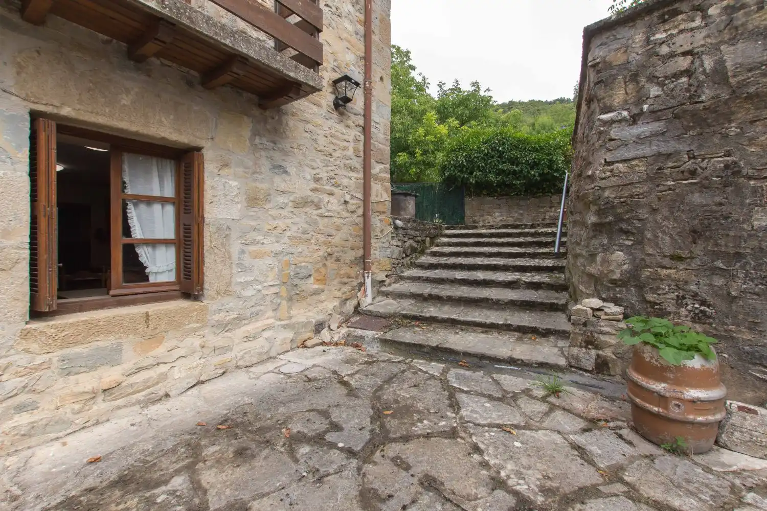 Vista exterior de Casa o chalet en venta en Atetz con Calefacción, Terraza y Amueblado