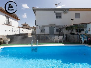 Xalet amb piscina en venda a Calle HUELVA 3