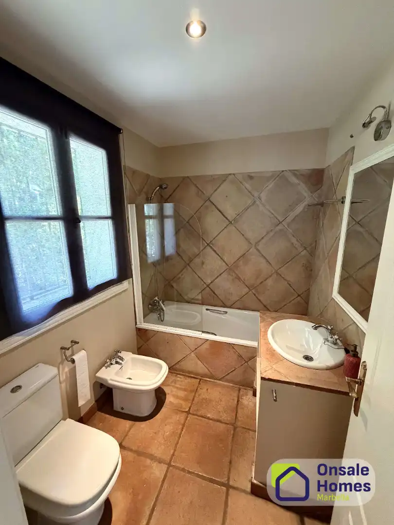 Bathroom of Houses for rent in Marbella  with Air Conditioner, Private garden and Terrace