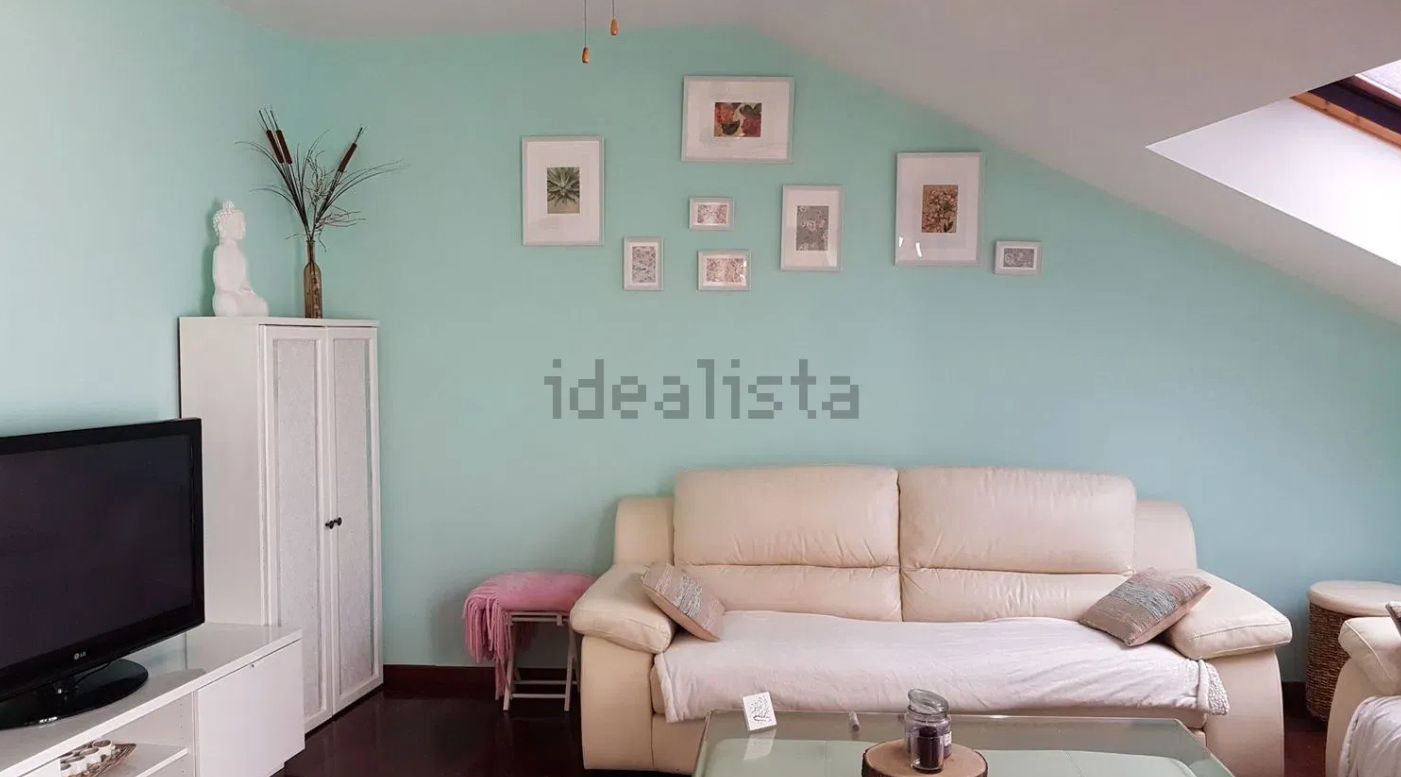 Sala d'estar de Àtic en venda en Bergondo amb Calefacció, Parquet i Terrassa