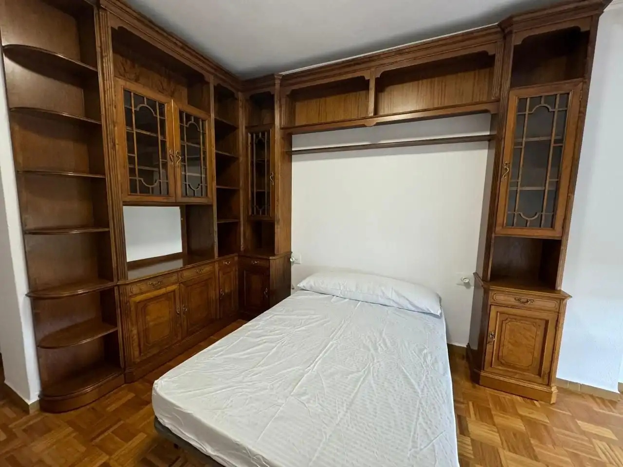 Bedroom of Flat for share in Ourense Capital   with Heating, Parquet flooring and Furnished