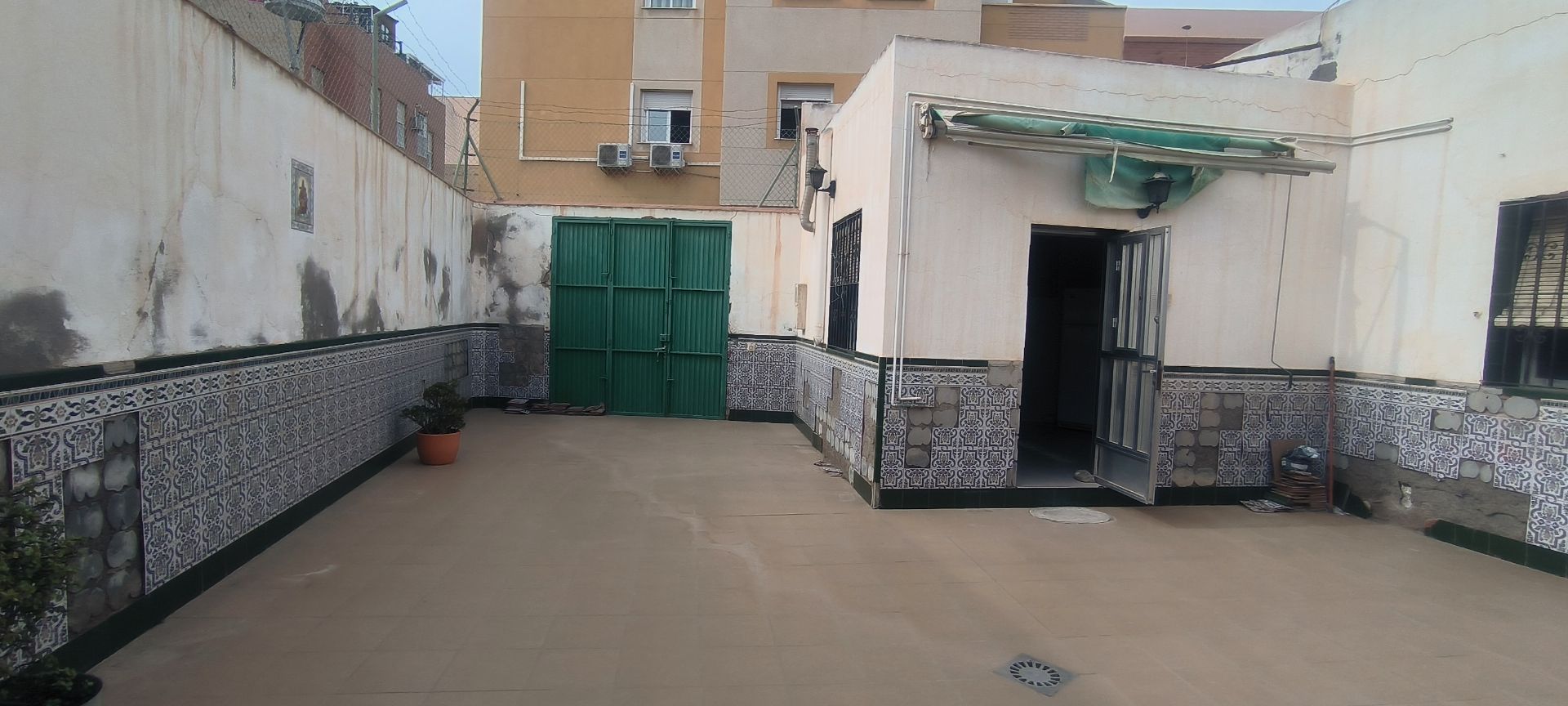 Exterior view of Single-family semi-detached for sale in  Almería Capital