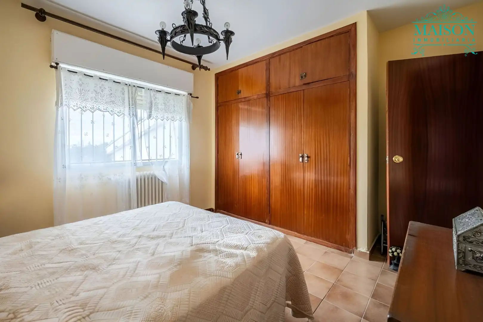 Dormitori de Casa o xalet en venda en El Casar amb Calefacció, Jardí privat i Piscina
