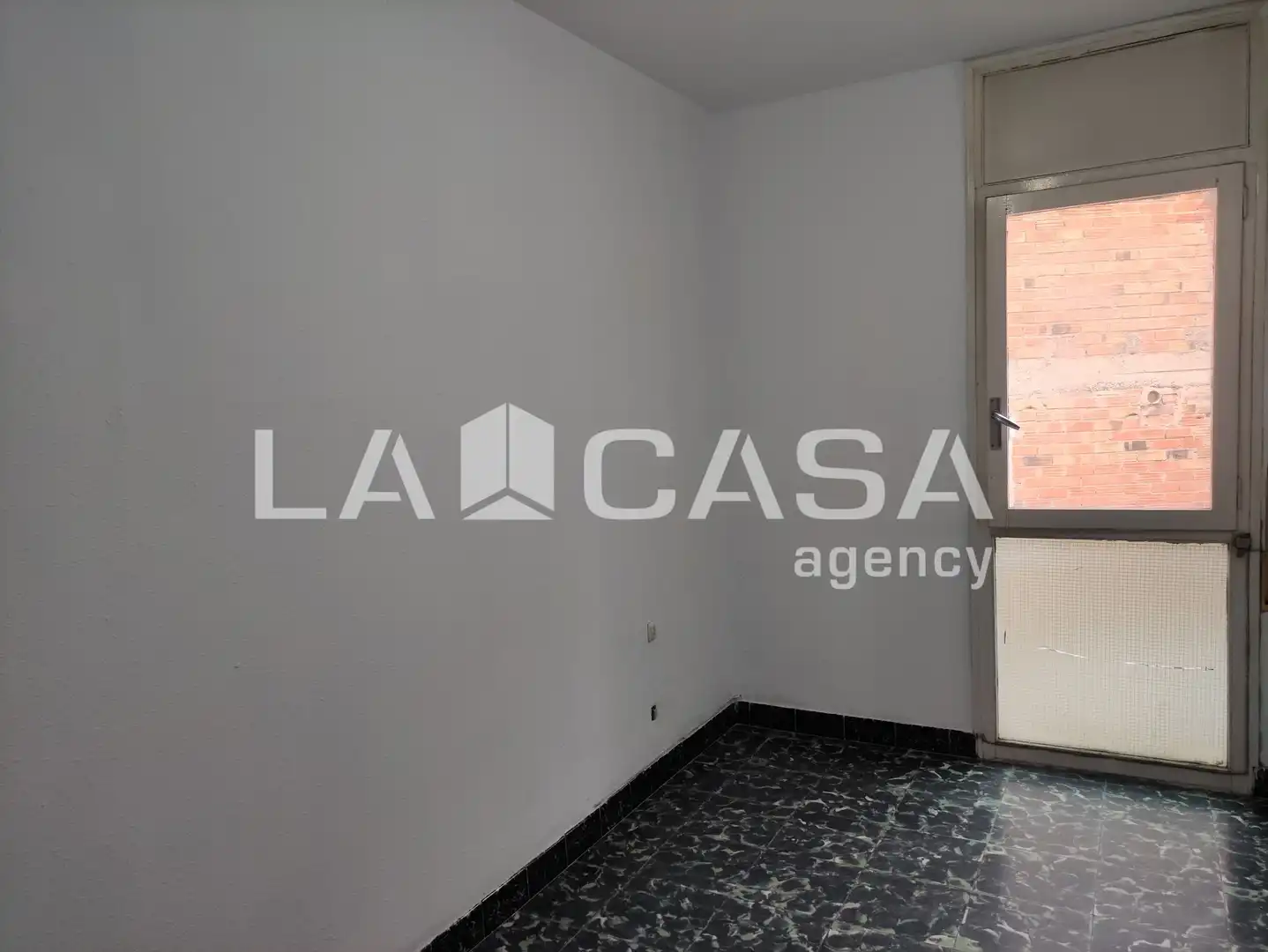 Piso en venta en Santa Coloma de Gramenet con Balcón
