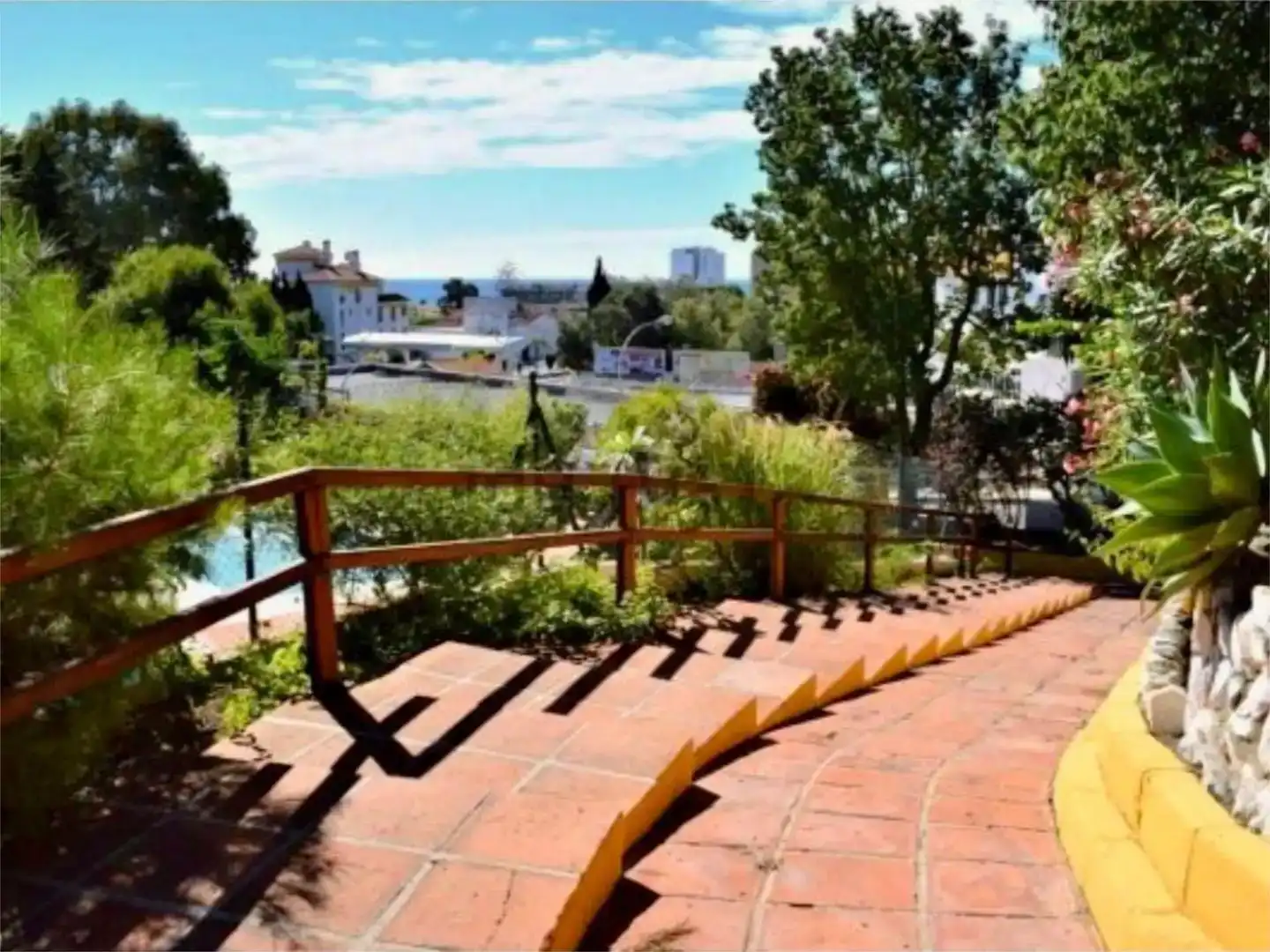 Jardí de Pis de lloguer en Torremolinos amb Piscina i Balcó