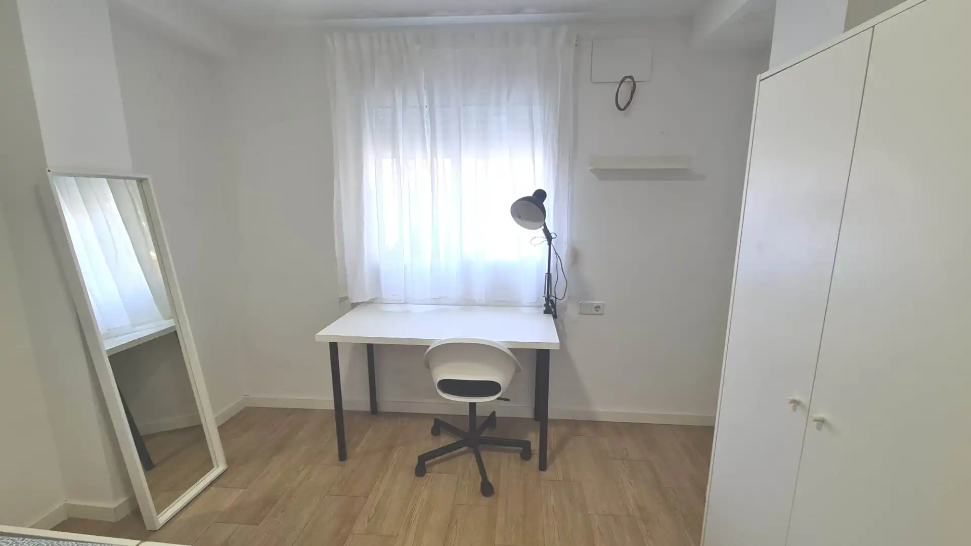 Schlafzimmer von Wohnung zur Miete in Valencia mit Klimaanlage, Möbliert und Ofen