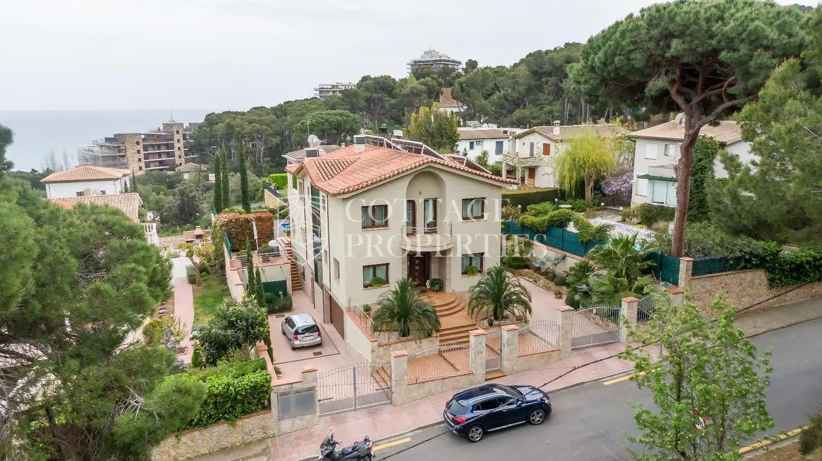 Casa amb piscina en venda a Rafael De Casanovas s/n