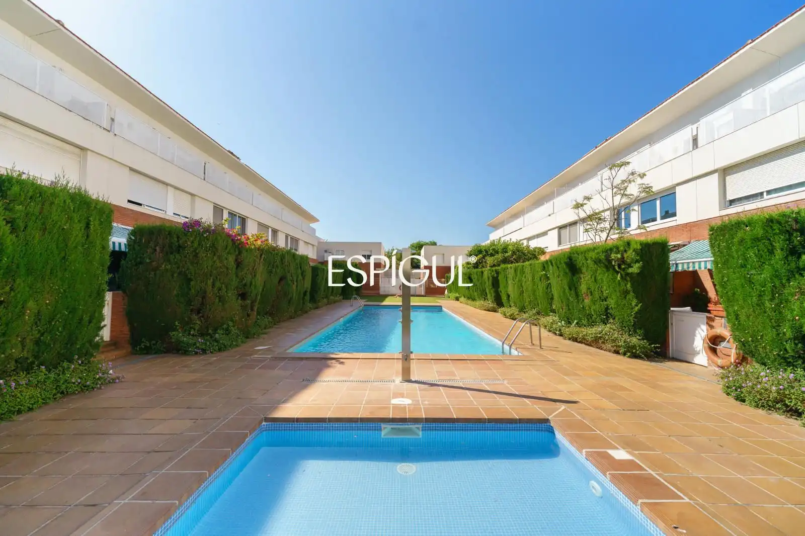 Piscina de Casa adosada en venda en Premià de Mar amb Aire condicionat, Calefacció i Jardí privat