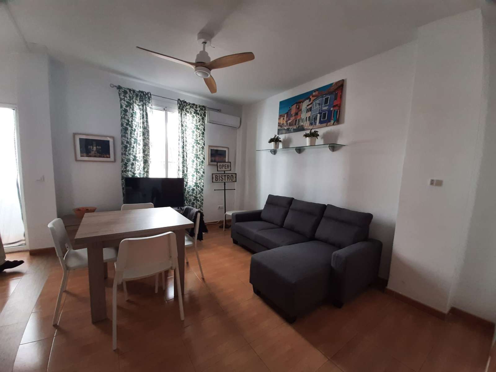 Sala de estar de Apartamento para compartir en  Valencia Capital con Aire acondicionado, Calefacción y Terraza