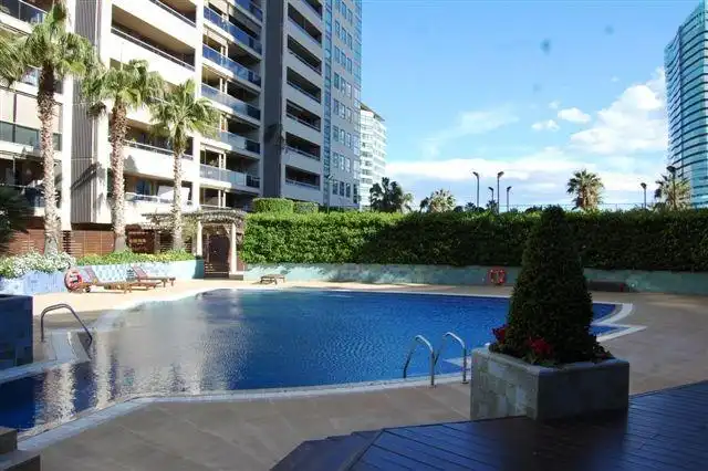 Schwimmbecken von Wohnung zum Verkauf in Barcelona mit Klimaanlage, Heizung und Terrasse