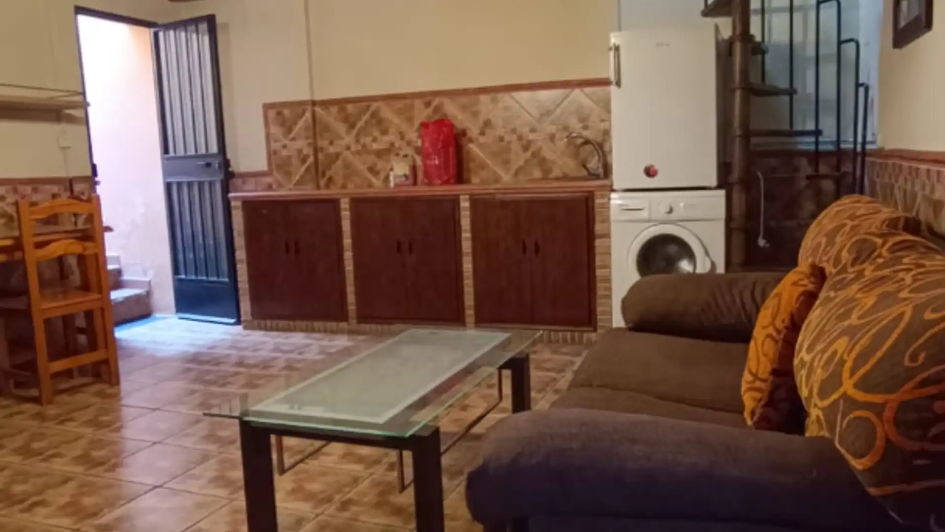 Casa adosada de alquiler en La Zubia con Amueblado, Horno y Lavadora