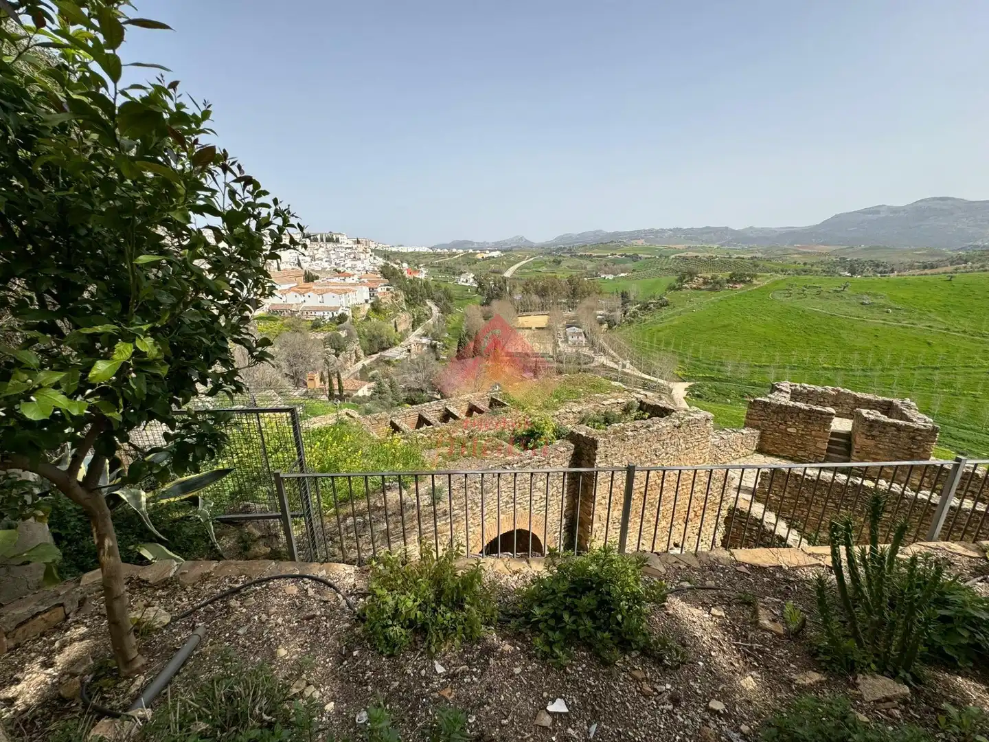 Maisonette zum Verkauf in Ronda mit Heizung, Privatgarten und Balkon