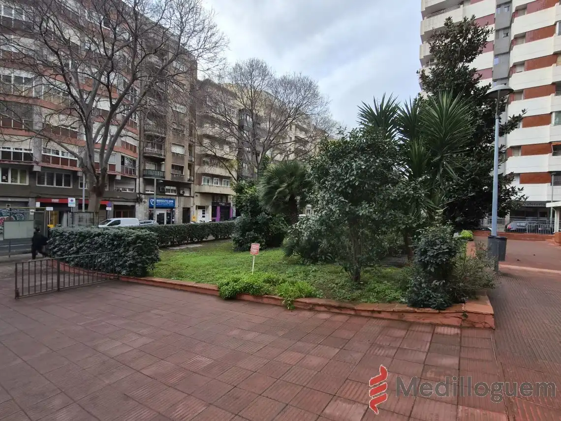 Vista exterior de Oficina de alquiler en Les Corts